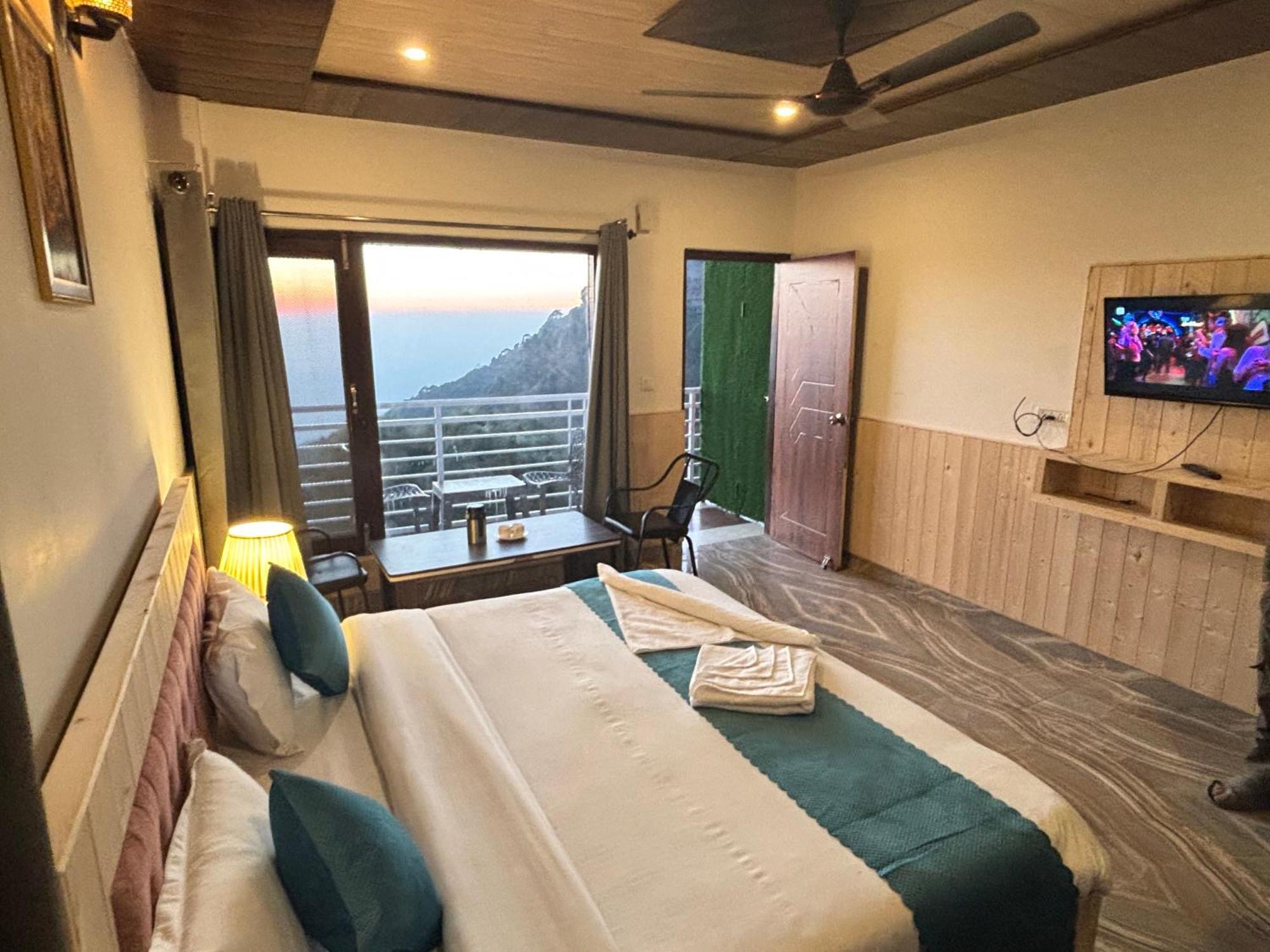 Urban Wave 2Bed Rooms By The North Edge Kasauli Exterior photo
