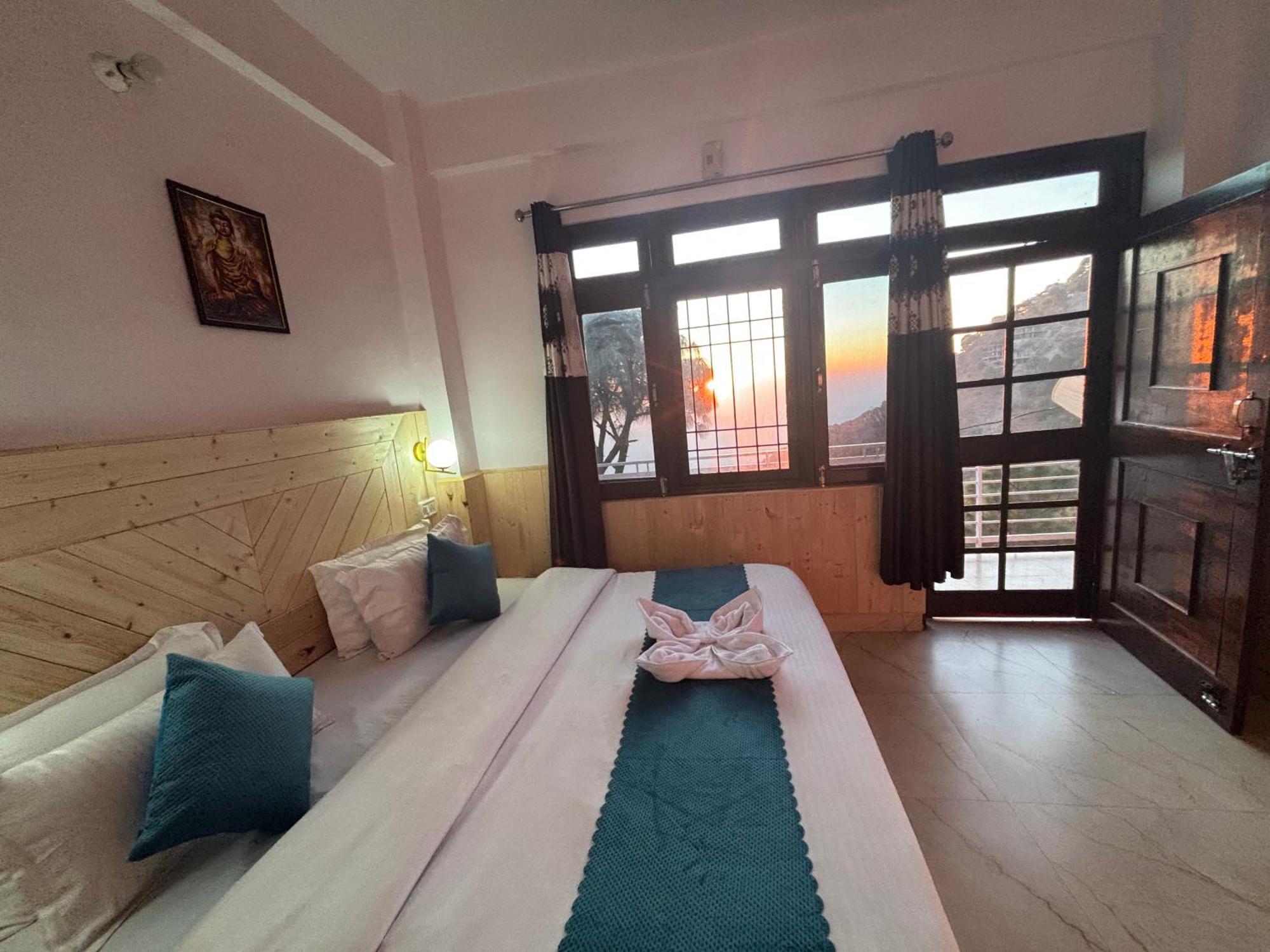 Urban Wave 2Bed Rooms By The North Edge Kasauli Exterior photo