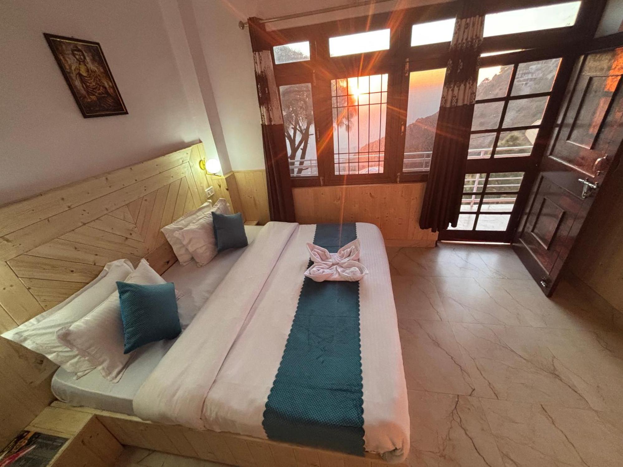 Urban Wave 2Bed Rooms By The North Edge Kasauli Exterior photo